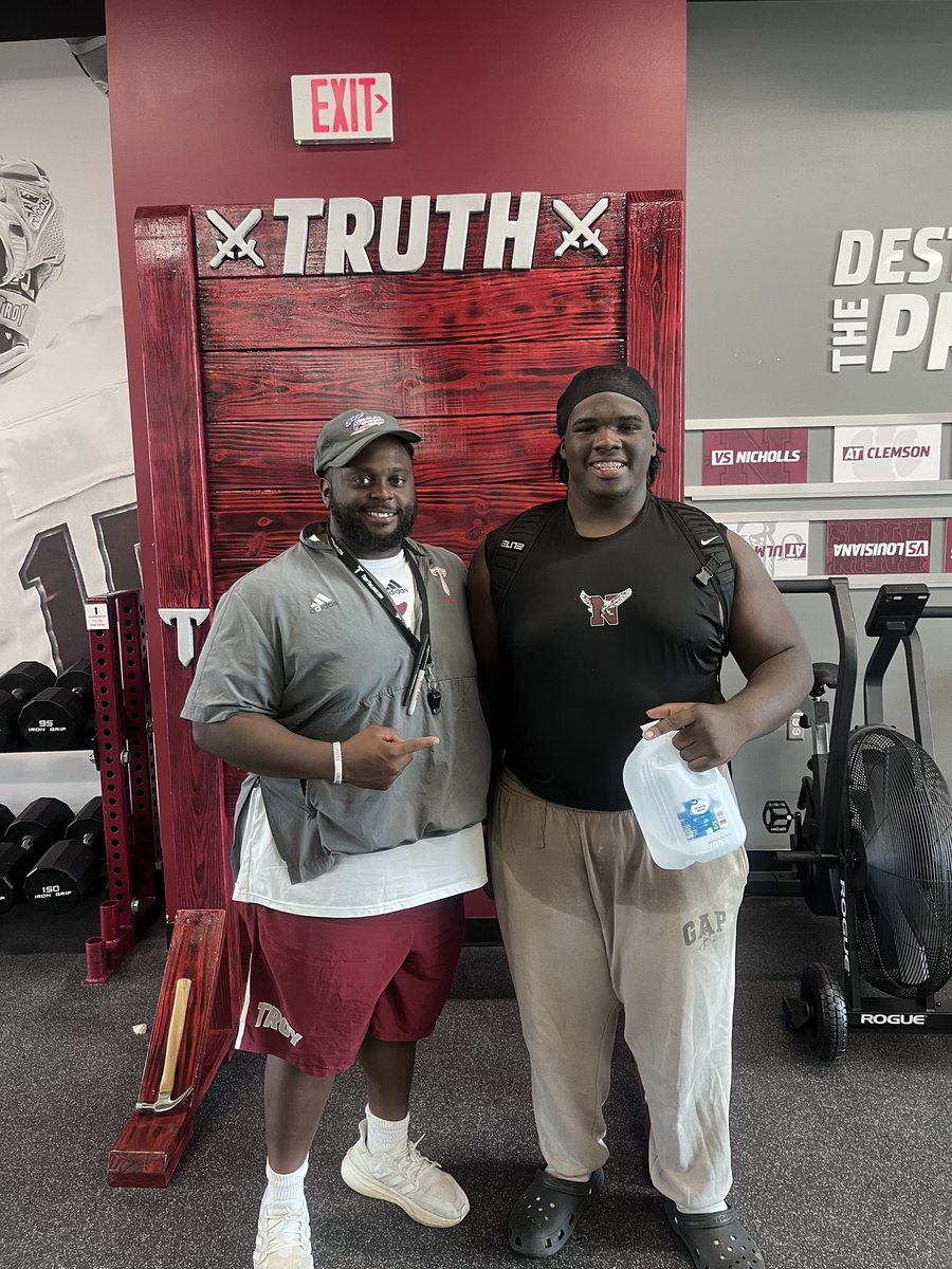 Big_memphis13's tweet photo. Amazing time at @TroyTrojansFB 
Class 2028 going against 2026 straight destroying 😤🦅@Niceville_FB @CoachWill850 @AD_Nice3 @CoachMIL1 @CoachCongo54 @CoachCongo54 https://t.co/MvrYPbKa6z