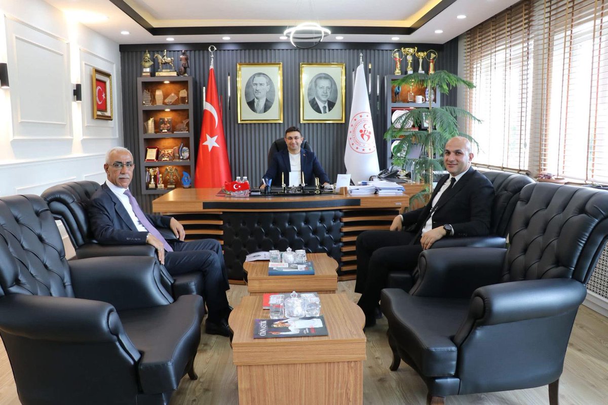 Vakıf başkanımız Murat Çermi ve yönetim kurulu üyemiz İsmail Elitaş, Yönetim kurulu adına Muşta yaptığı ziyaretlerde,
Muş Valimiz Avni Çakır’a, İl Milli Eğitim Müdürümüz Enver Kıvanç’a, Gençlik ve Spor İl Müdürümüz Mehmet Arif Taşdemir’e kabullerinden ötürü teşekkür ederiz.