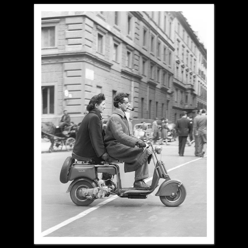 historyuntilnow's tweet photo. Una Lambretta sfreccia per le vie di Milano, 1950. Eleganza senza tempo, simbolo di libertà e stile italiano. Il rombo del motore, il design iconico, la Lambretta incarna il sogno di un’epoca, conquistando cuori tra i vicoli milanesi.  

https://t.co/y4xvbTZ09s

#MilanoVintage https://t.co/UcvP9TV1qB