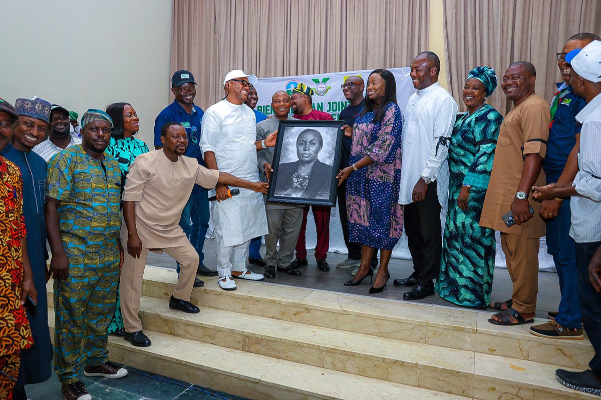 FAAN_Official's tweet photo. The FAAN MD used the occasion to thank the Unions for their collaborative spirit, which is pivotal to achieving any organizational goals. 
The MD/CE was joined by Mr Olalekan Thomas, Director of Cargo Development Services, FAAN. https://t.co/BVUhjvwqlP