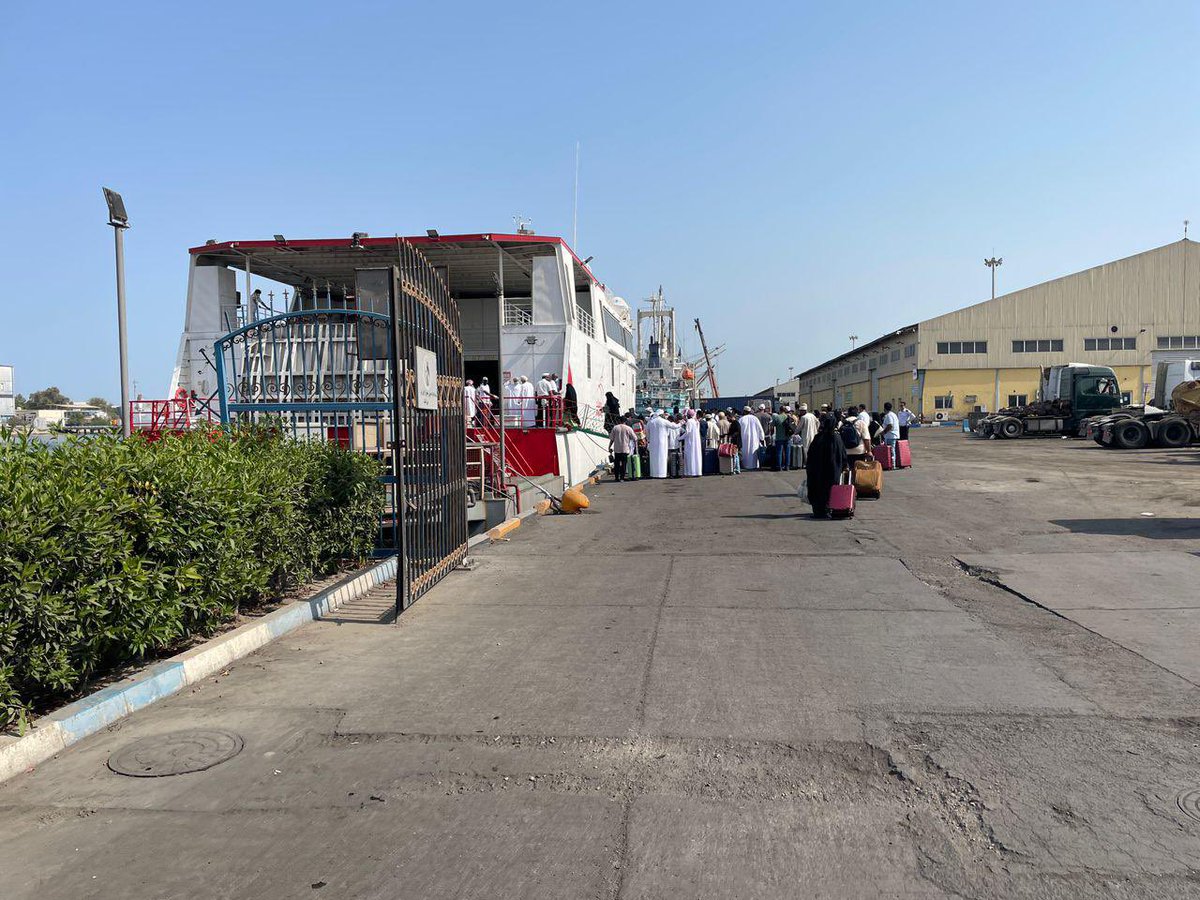 الحمد لله على سلامة أهلنا وأحبتنا العُمانيين من #إيران وكل الشكر لوزارة الخارجية والجهات المعنية لجهودها المبذولة في نجاح المهمة
@FMofOma

#سلطنة_عُمان