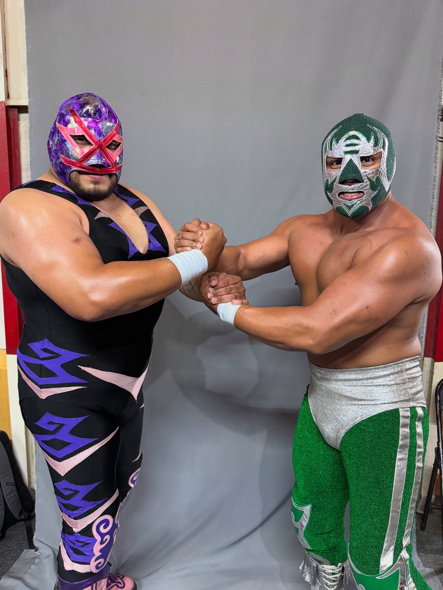 Mascara2milJr's tweet photo. Somos la herencia de legados de una lucha recia !!!!!
#jr #villanovjr #mascaraaño2000jr #luchalibremexicana #wrestling #usawrestling🇺🇸 #japonwrestling🇯🇵 #mexicowrestling🇲🇽 #rudos #legados https://t.co/Wj6efZE3ZJ