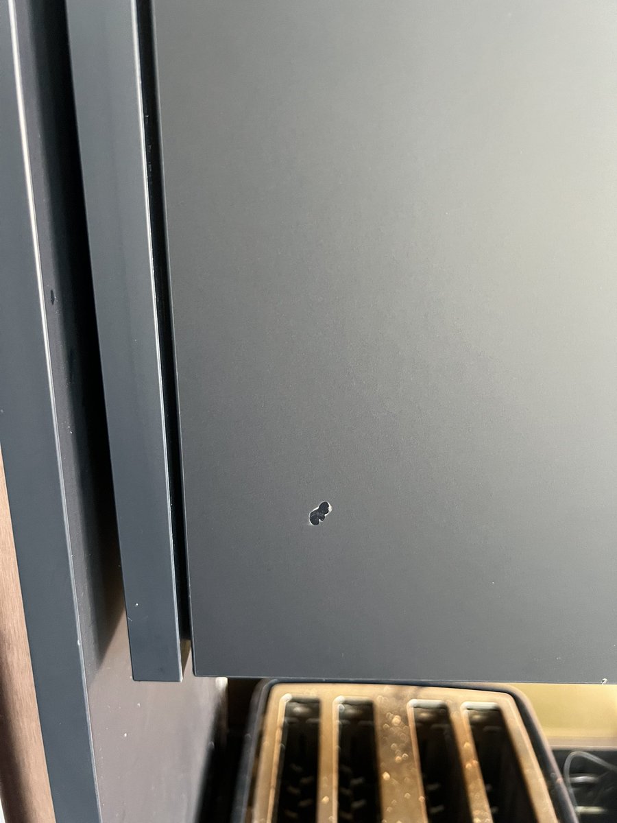 hasan1979hasan's tweet photo. @WrenKitchens my kitchen cabinet have started peeling after 2 and half years.
What can i do? https://t.co/VD08HDbShq