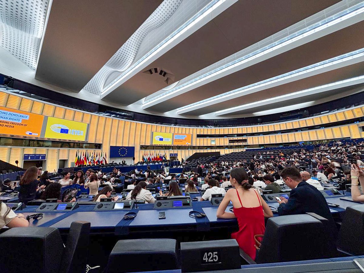 Clap de fin pour l’édition 2025 des EYES ! 🇫🇷🇪🇺

Nous étions plus de 400 jeunes du RNJ présents pour dire non au FEMYSO et envoyer un message clair : la jeunesse européenne est patriote !

Un weekend chargé en activités et en cohésion. Merci à <a href="/GrisetCatherine/">Catherine Griset</a>  pour son