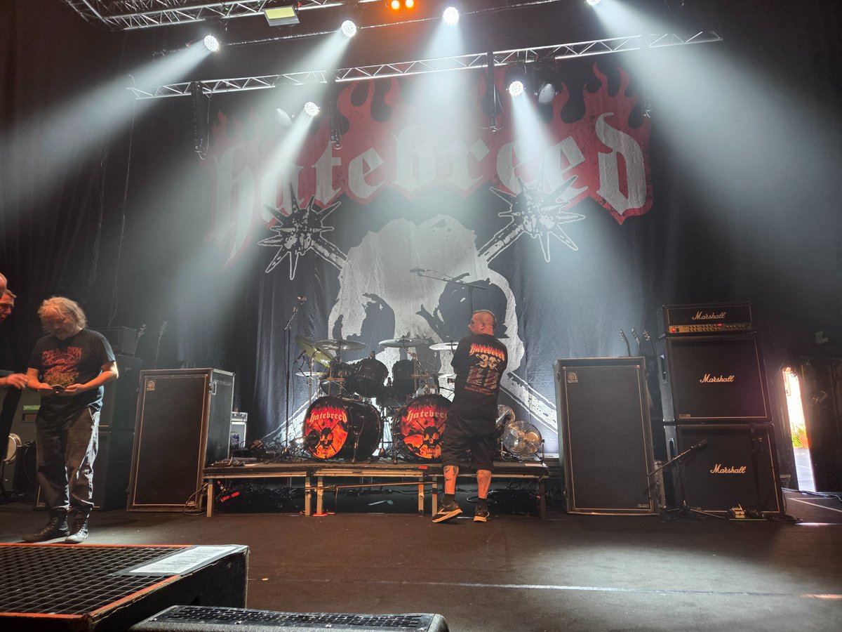 danivempire666's tweet image. Première partie finie
Les choses sérieuses vont bientôt commencer. 

#hatebreed