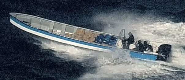 Jatrac04's tweet image. 🚨 MAJOR BUST! Our P-3 Aircraft crew spotted a suspicious target south of the Dominican Republic on Monday. Quick action with a Partner Nation led to the interdiction of the go fast vessel and seizure of 3,200lbs of #Cocaine. Another win for #BorderSecurity! #ProtectingAmerica 🇺🇸