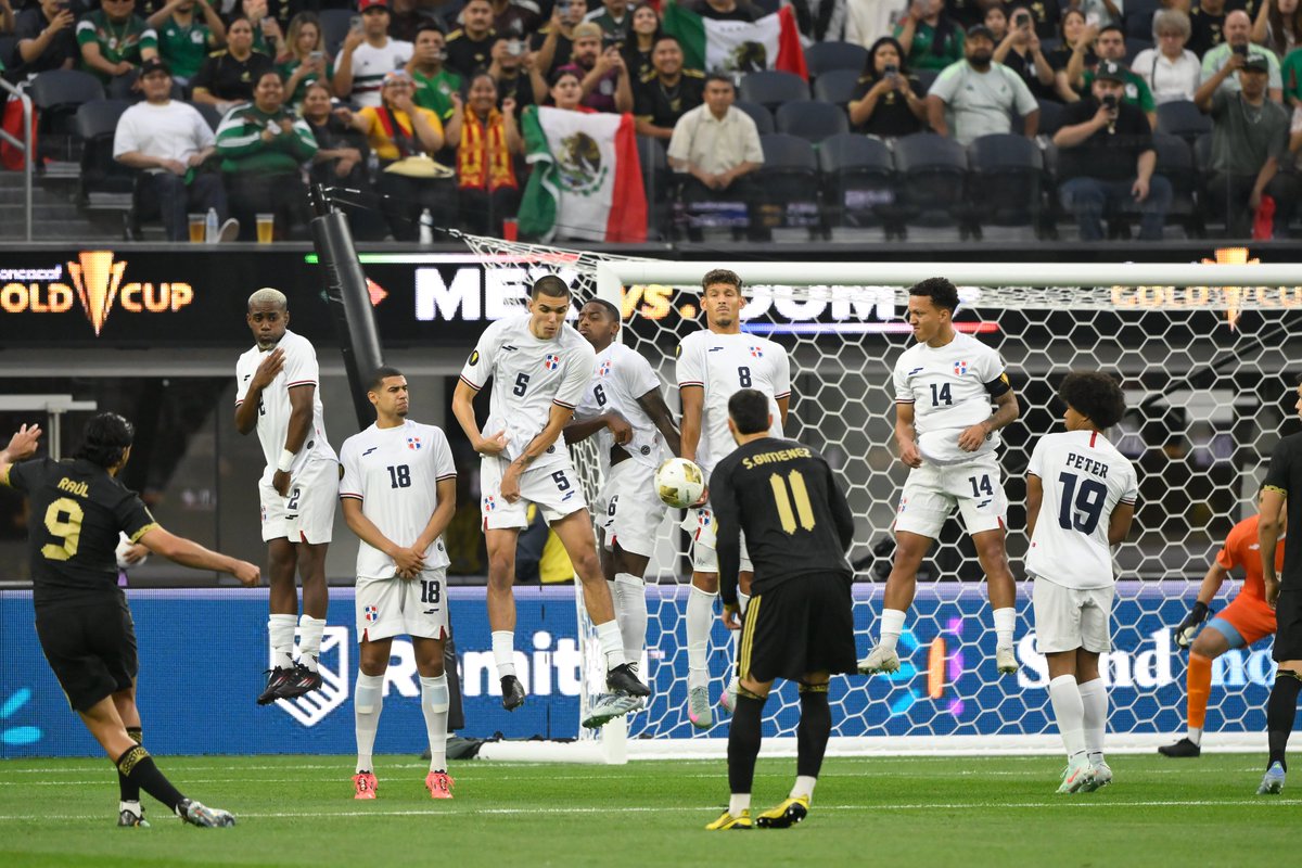 escuchaz's tweet photo. @GoldCup  inició este fin de semana teniendo como sedes a Estados Unidos y Canadá. 

El día de hoy continua con dos partidos del Grupo C: 
Panamá vs. Guadalupe 
Jamaica vs. Guatemala

La gran final se jugará el domingo 6 de julio en Houston
✍🏽Montse Huerta 
@SnapdragonStdm https://t.co/GxQ1CH2547