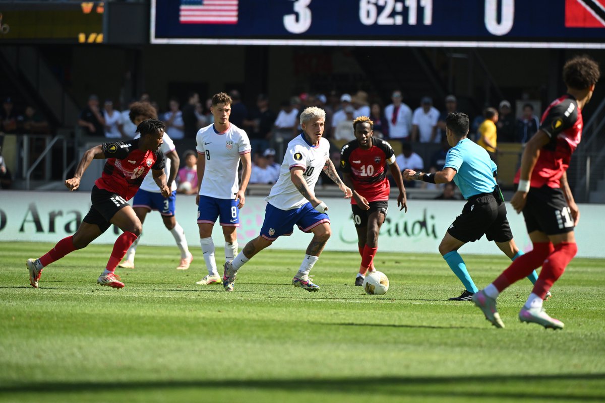 escuchaz's tweet photo. @GoldCup  inició este fin de semana teniendo como sedes a Estados Unidos y Canadá. 

El día de hoy continua con dos partidos del Grupo C: 
Panamá vs. Guadalupe 
Jamaica vs. Guatemala

La gran final se jugará el domingo 6 de julio en Houston
✍🏽Montse Huerta 
@SnapdragonStdm https://t.co/GxQ1CH2547
