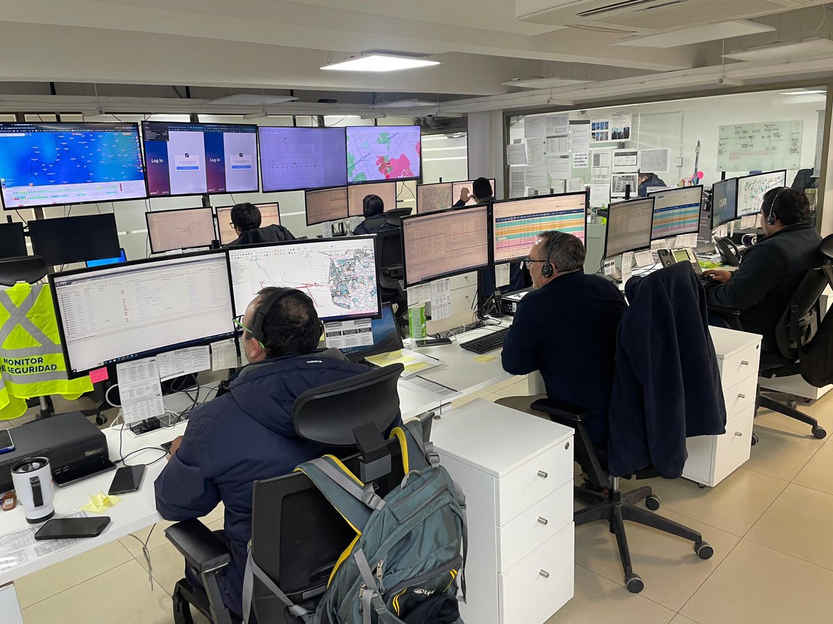 Gobierno exige acelerar reposición eléctrica y refuerza despliegue en terreno ante sistema frontal⚡️

Autoridades visitaron central de CGE y para solicitar intensificar los trabajos, reforzar la comunicación con autoridades locales y mantener contacto directo con las familias