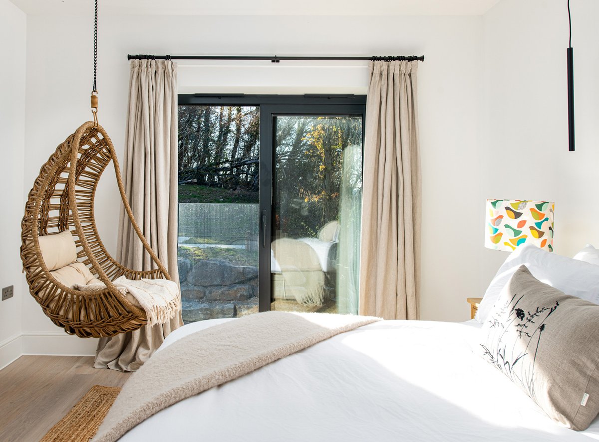 CookswoodEstate's tweet photo. A perfect place to unwind, in nature and simplicity. 🏡 #CountrysideCalm #SunlitSpaces #InteriorInspiration https://t.co/ZKAgPSQnWS