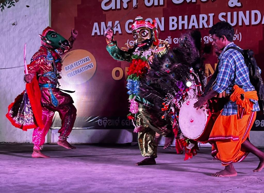 nilambarrath's tweet photo. Odisha has many forms of traditional #MaskDance (Pashu Mukha Nrutya), which are struggling for survival. The Pashu Mukha Nrutya of Bishipada (Ganjam, Pic-1) is a distinct form among them.
@HTH_Odisha @IPR_Odisha @UNICEFIndia @Culturedeptt @MinOfCultureGoI @UNESCO @OdishaLIVE https://t.co/6YEOtR7tno