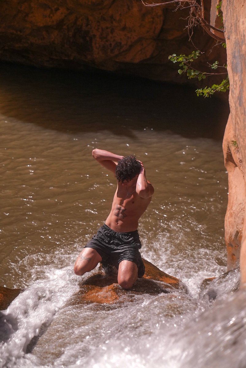 weststyle22's tweet photo. enjoying the hot sun and cold water https://t.co/7fN6F5ncyj