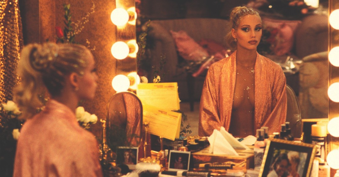 A truly unique blend of ALL ABOUT EVE, A STAR IS BORN, and after-hours Cinemax — slide on your favorite “Versayce,” as we break down all the queer subtext in SHOWGIRLS. Tickets here: bit.ly/4n2Q73i.