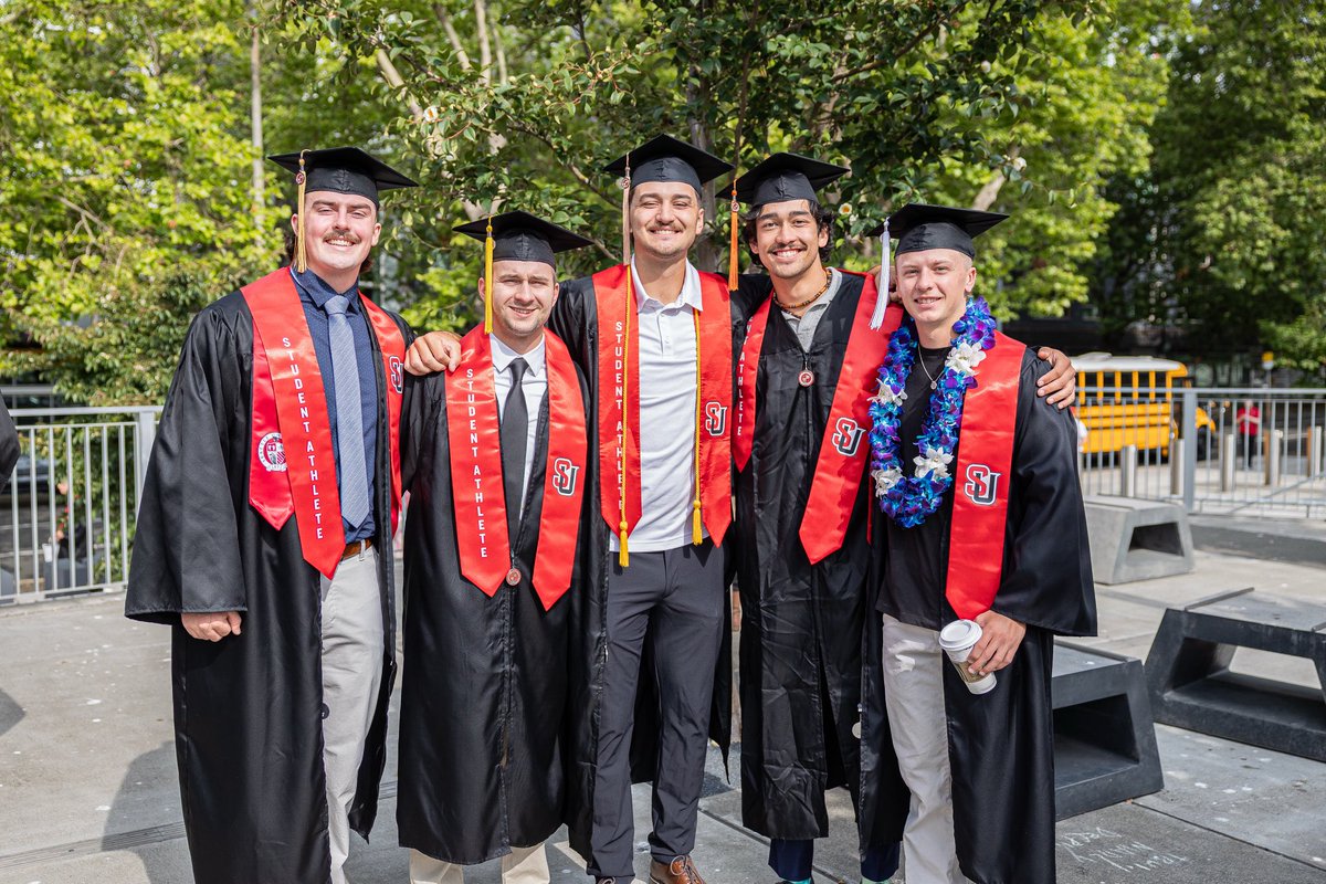 SeattleUBase's tweet image. Congratulations to our 2025 seniors on their graduation day 🧑‍🎓 ⚾️