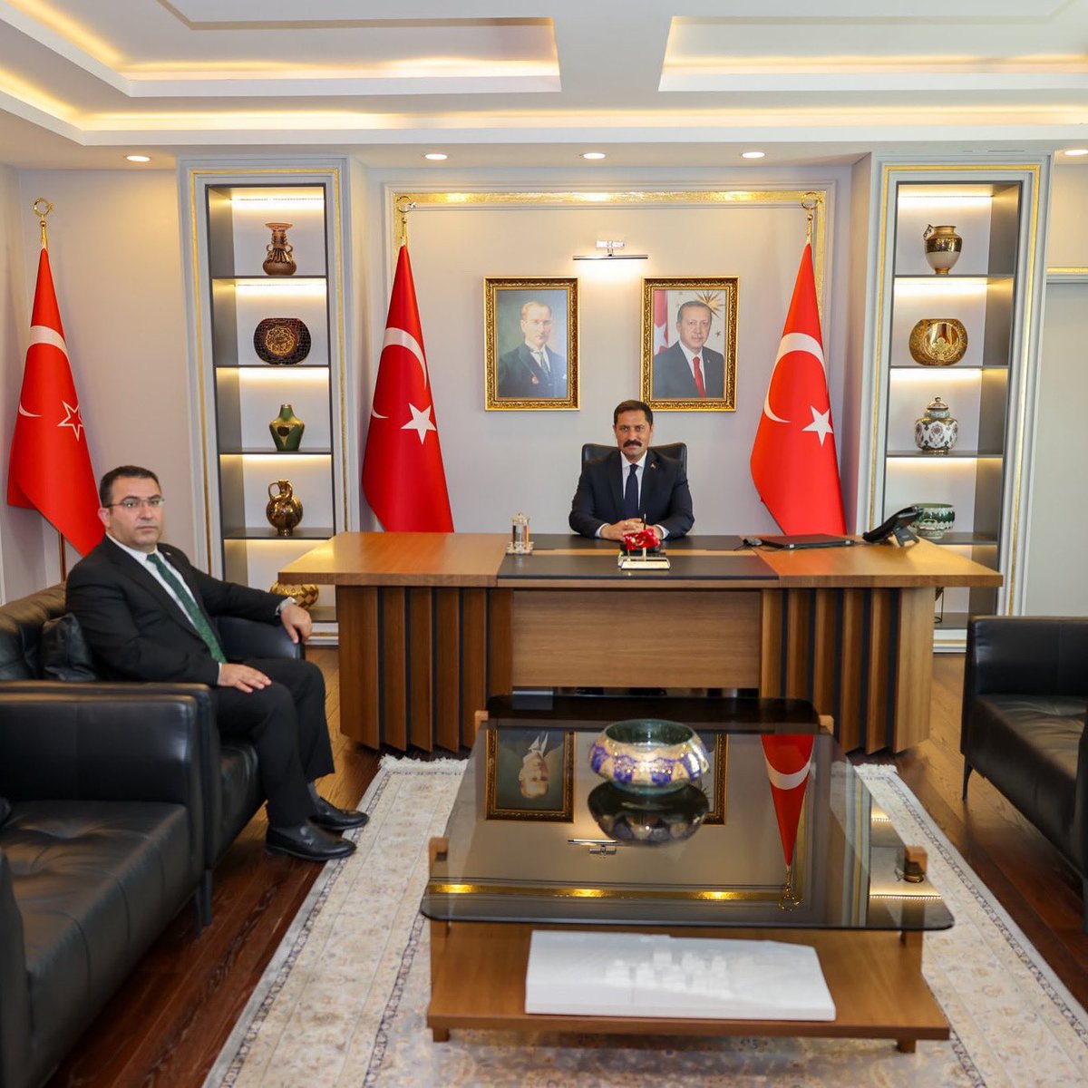 HATAY NABIZ GAZETESİ (@hataynabizg) on Twitter photo Ticaret İl Müdürü Halit İmrek’ten Vali Masatlı’ya Veda Ziyareti
HABERİN DEVAMI 👇🏼
instagram.com/p/DK-O598sIxJ/…
<a href="/HatayValiligi/">T.C. Hatay Valiliği</a>
<a href="/MustafaMasatli/">Mustafa Masatlı</a>
<a href="/halitimrek/">Halit İmrek</a> Ticaret İl Müdürü Halit İmrek’ten Vali Masatlı’ya Veda Ziyareti
HABERİN DEVAMI 👇🏼
instagram.com/p/DK-O598sIxJ/…
<a href="/HatayValiligi/">T.C. Hatay Valiliği</a>
<a href="/MustafaMasatli/">Mustafa Masatlı</a>
<a href="/halitimrek/">Halit İmrek</a>