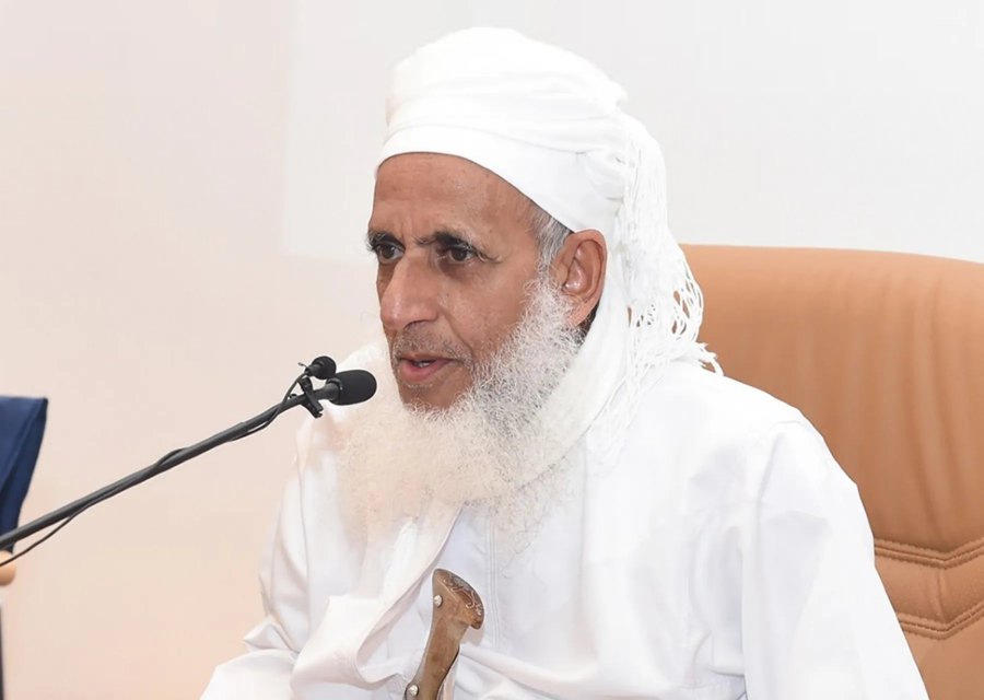 أنا أحب هذين العالمين الجليلين

فضيلة الشيخ أحمد الطيب شيخ الأزهر
فضيلة سماحه مفتي سلطنة عمان الشيخ أحمد الخليلي.

دائما مواقفهم جيدة ورائعة ناحية قضايا الأمة العربية والإسلامية، لديهم حس قومي وديني أخلاقي رائع، وحكمة مفقودة عند معظم رجال الدين الذين يفكرون بشكل طائفي ومذهبي ضيق