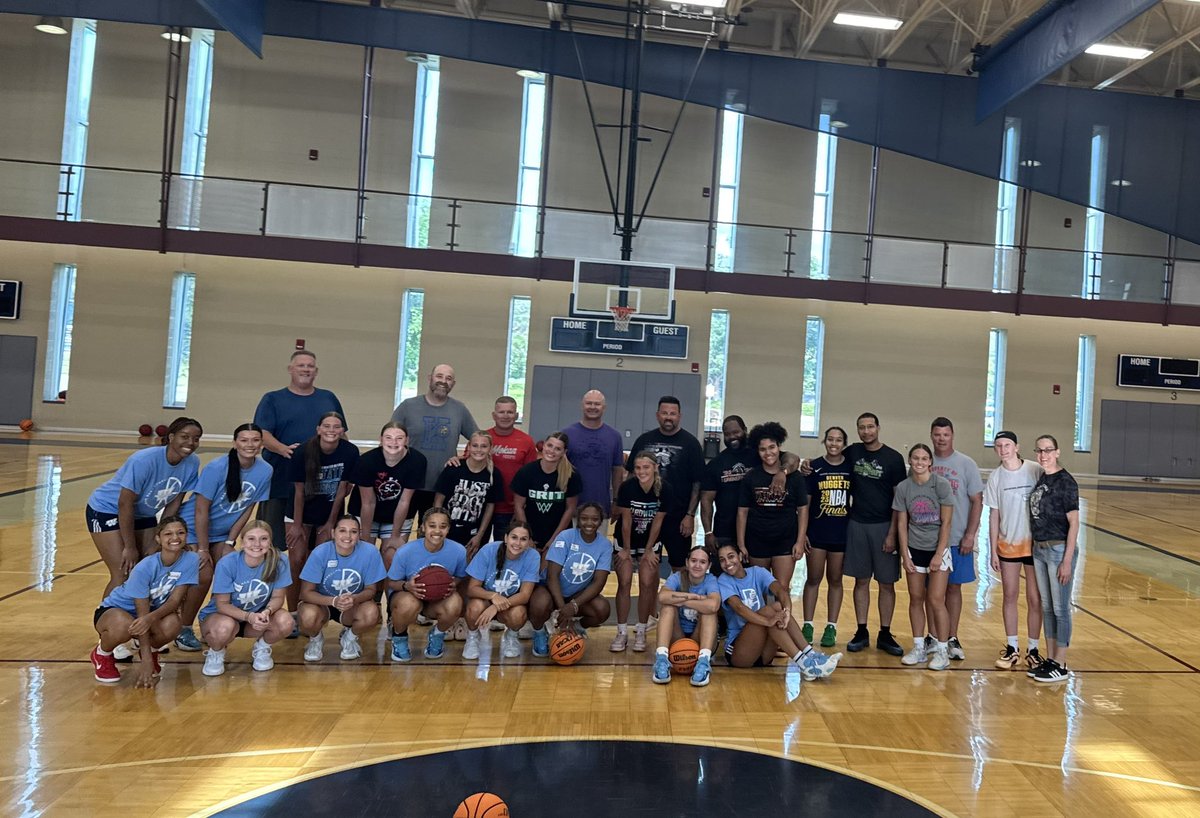 MiaHansen2026's tweet photo. Spent Father’s Day with @IchabodWBB !! I had a great time at their elite camp! Thank you @coach_wes42 for having me! I learned a lot and got to play with a lot of great players!

@MokanGirls @bvswgirlsbball https://t.co/il9UIlq62v