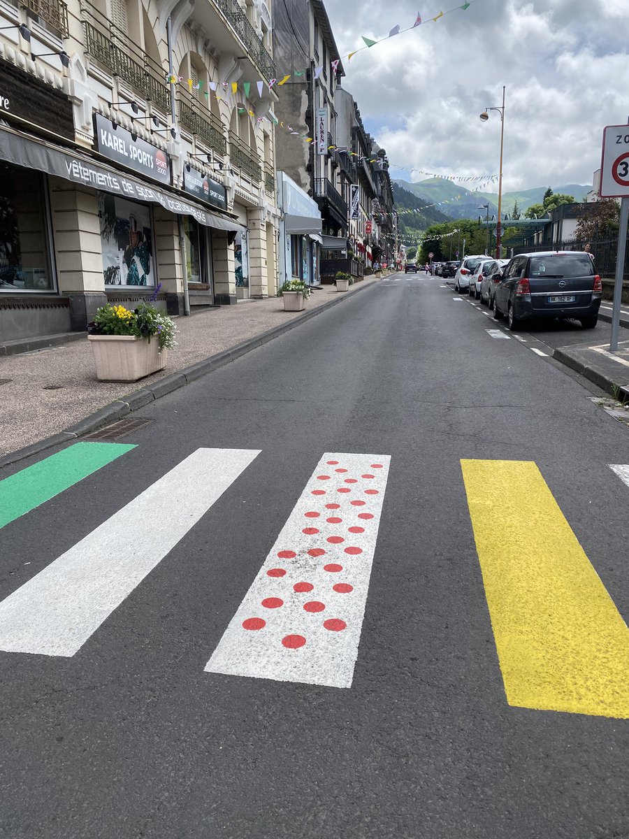 seberoshop's tweet photo. Une belle idée pour le Tour de France ! 
#lemontdore #arrivee #TourDeFrance2025 https://t.co/VNib3sii26