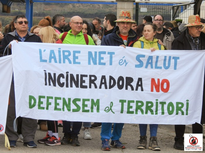 💧 La Plataforma Aturem la Incineradora de Juneda s’oposa frontalment al projecte de l’empresa TRACJUSA.

➡️ Es pretèn instal·lar una incineradora de combustible derivat de residus sota el pretext de gestionar purins de la indústria porcina.

👉 goteo.cc/aturemincinera…