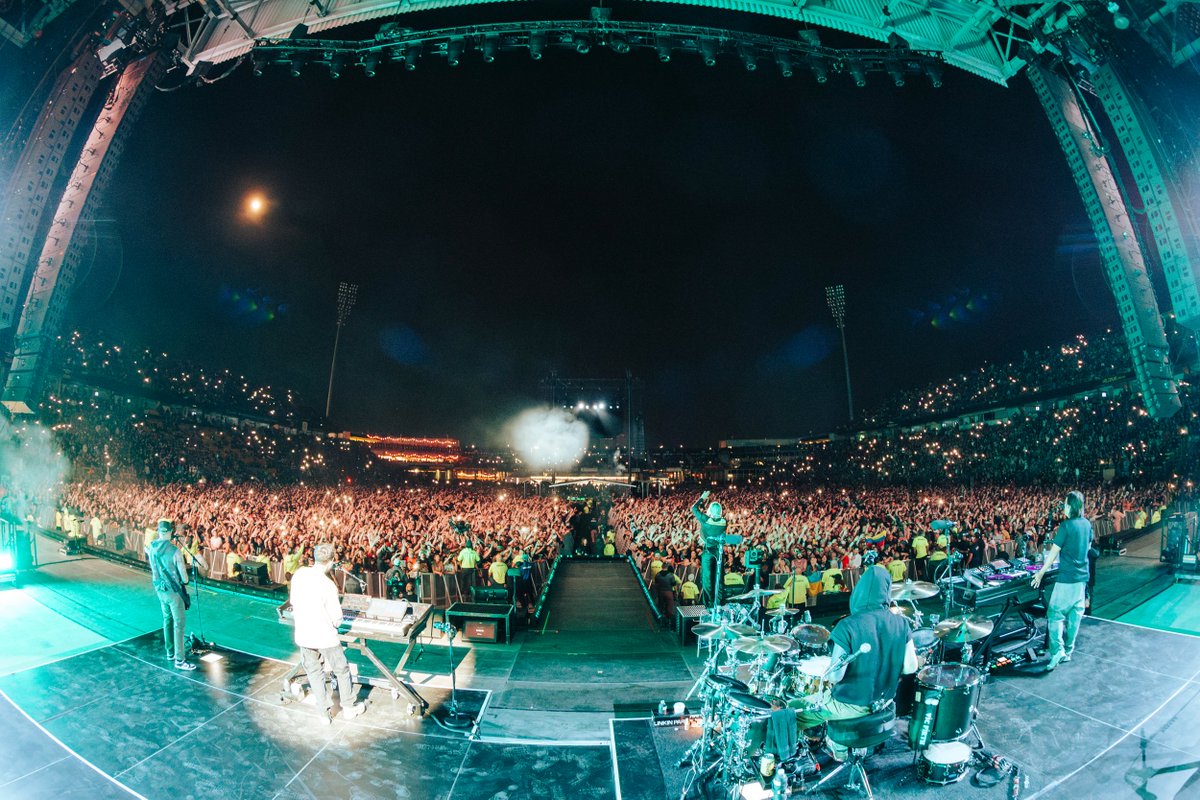 It's officially been one month since @LinkinPark dropped From Zero (Deluxe Edition) and we've still got in on repeat. 👌