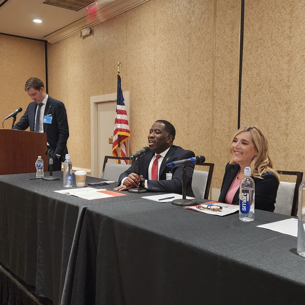 Repevans33's tweet image. This past weekend I joined my friend and dynamic colleague State Rep. Terra Costa Howard on a panel at the 𝟮𝟬𝟮𝟱 𝗡𝗘𝗪𝗟𝗬 𝗘𝗟𝗘𝗖𝗧𝗘𝗗 𝗢𝗙𝗙𝗜𝗖𝗜𝗔𝗟𝗦 𝗪𝗢𝗥𝗞𝗦𝗛𝗢𝗣 hosted by the DuPage Mayors and Managers Conference, McHenry County Council of Governments, Metro West…