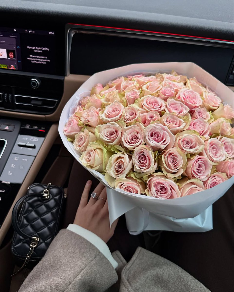 The first bouquet of flowers I received this year because Admiration🌸