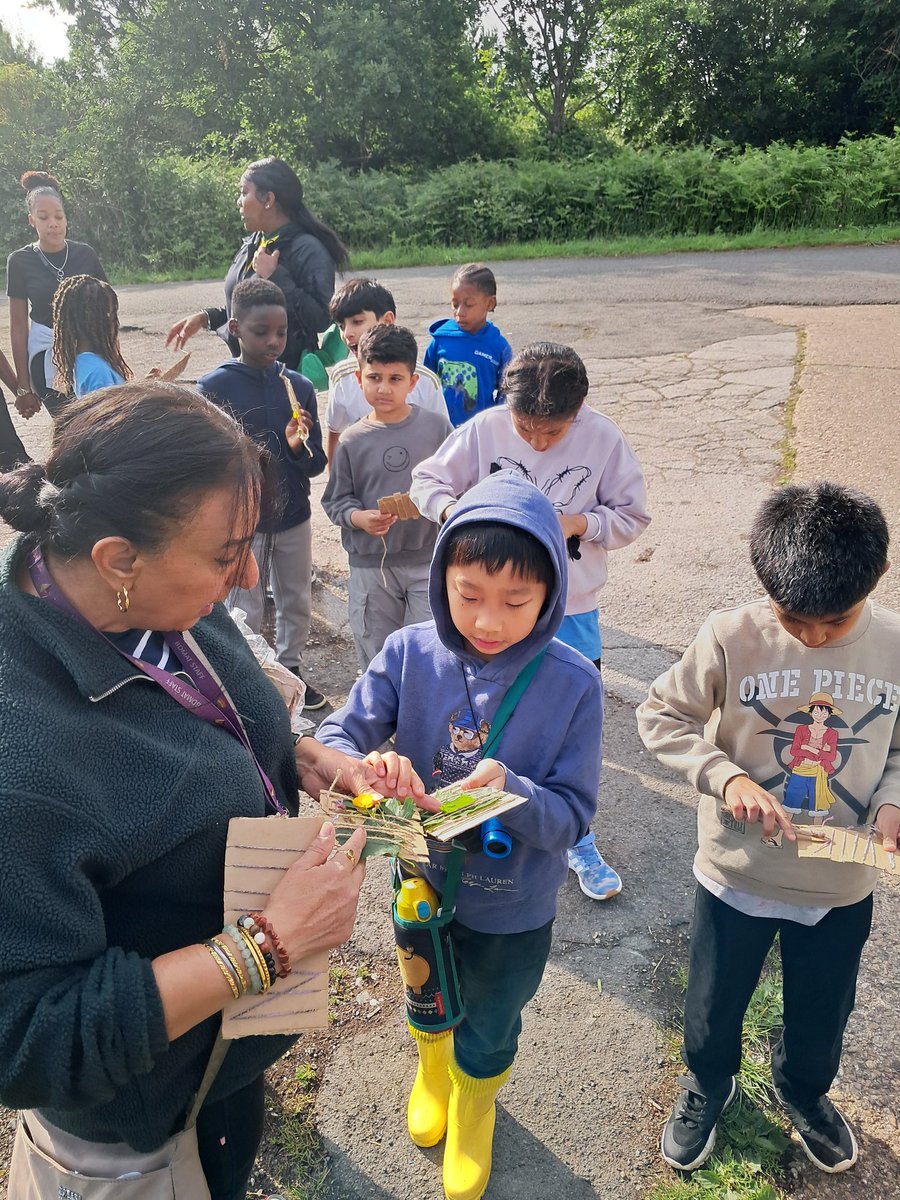 stmichaelsb21's tweet image. Last week, Year 3 enjoyed their residential in the Warwickshire countryside. Nature weaving, hill rolling and a lot of bonding! #WeAreStMikes