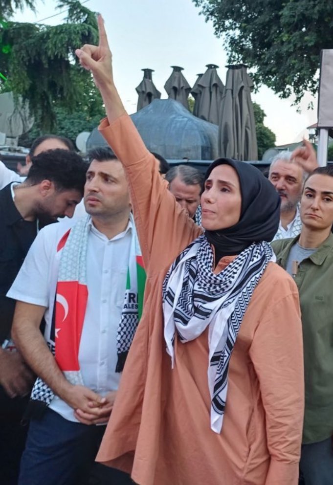 Kurtla avla, çobanla ağla!..