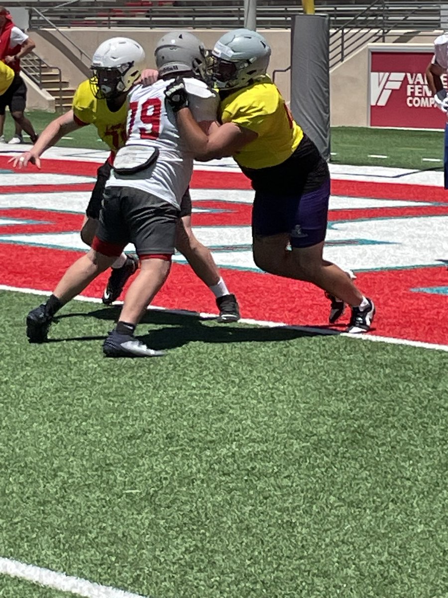 ManzanoFB's tweet image. Proud of our Manzano Monarchs who showed out at the UNM Padded Camp this weekend! 🦁🟣
Great reps, tough competition, and relentless effort from every one of our guys. The grind doesn’t stop. #MonarchMentality #BuiltNotBought #ManzanoFootball #505Ball #Ubuntu