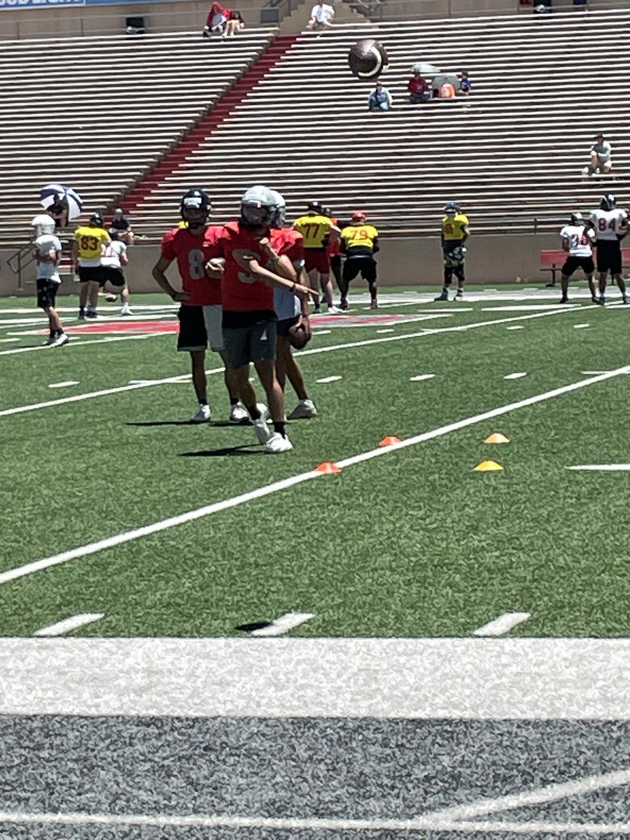 ManzanoFB's tweet image. Proud of our Manzano Monarchs who showed out at the UNM Padded Camp this weekend! 🦁🟣
Great reps, tough competition, and relentless effort from every one of our guys. The grind doesn’t stop. #MonarchMentality #BuiltNotBought #ManzanoFootball #505Ball #Ubuntu