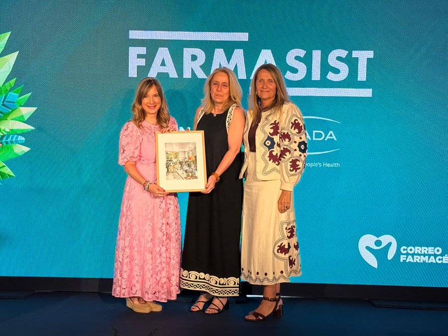 Consejo General Colegios Farmacéuticos (@farmaceuticos_) on Twitter photo 🏆 La Organización Farmacéutica Colegial asiste a los III Premios #FarmAsistCF.
👉 Los galardones de <a href="/CFarmaceutico/">Correo Farmacéutico</a> reconocen tres experiencias centradas en la implantación y el desarrollo de los Servicios Profesionales Farmacéuticos y la #FarmaciaAsistencial.
<a href="/DanielAparicio/">Daniel Aparicio</a> 🏆 La Organización Farmacéutica Colegial asiste a los III Premios #FarmAsistCF.
👉 Los galardones de <a href="/CFarmaceutico/">Correo Farmacéutico</a> reconocen tres experiencias centradas en la implantación y el desarrollo de los Servicios Profesionales Farmacéuticos y la #FarmaciaAsistencial.
<a href="/DanielAparicio/">Daniel Aparicio</a>