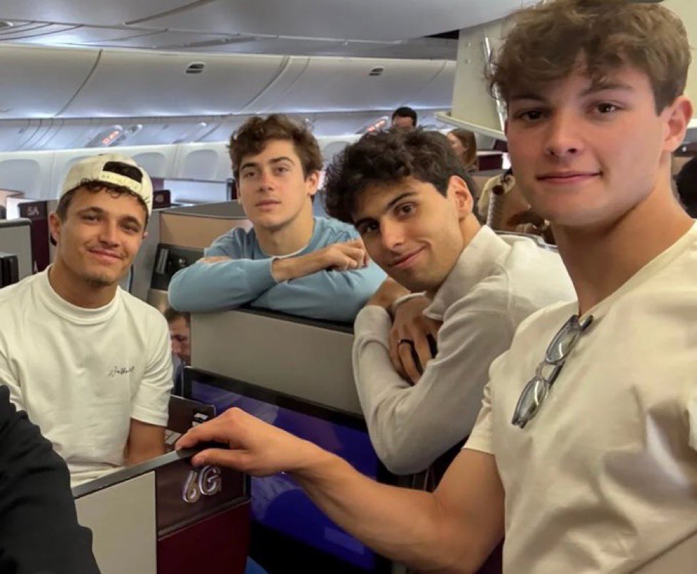 oconzin's tweet image. nossos 3 gays e 1 bi