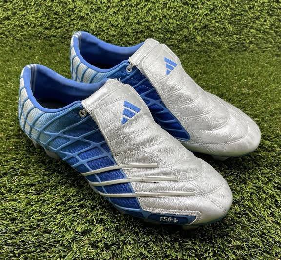 Nike’ın Total 90’ı yeniden piyasaya sürmesiyle Adidas da +f50 serisini yeniden çıkarmaya karar vermiş. Ancak çıkacak olan ürünlerin ilk seriden değil sonradan üretilen ayakkabılardan oluşması hem üzdü hem yaşlandığımızı bir kez daha hatırlattı… 

2 ve 3. fotoğraftaki ayakkabılar
