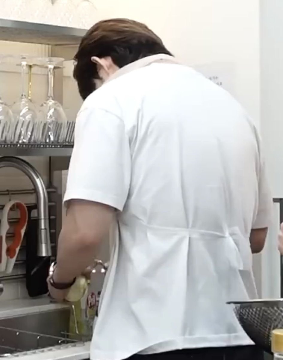 daddduyaa's tweet image. 😇a big, strong and dependable husband