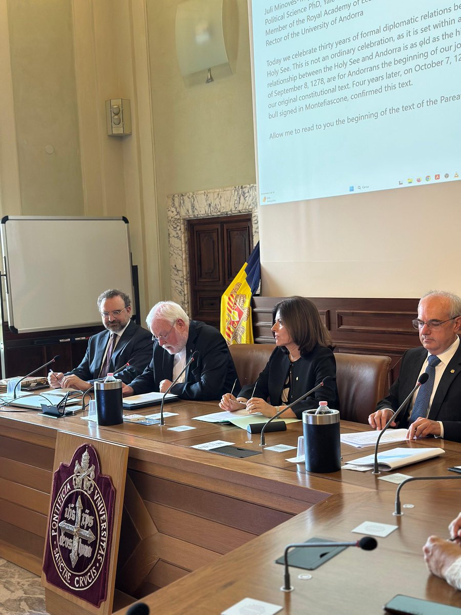 📍Avui hem celebrat els 30 anys de relacions diplomàtiques entre Andorra i la Santa Seu.

🤝 M’he reunit a Roma amb el secretari per les relacions amb els Estats, Mons. Gallagher per reforçar vincles històrics de més de 700 anys i una relació institucional excepcional.