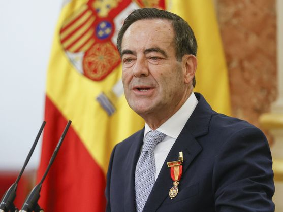 Se empieza a hablar de José Bono...
El que pagó un caballo de competición con 100.000 euros en billetes de 500 euros envueltos en periódicos
El que compró, con su hija de 12 años, un ático de 1,6 millones de euros con vistas al Retiro
Ya sabes: el PSOE bueno.
