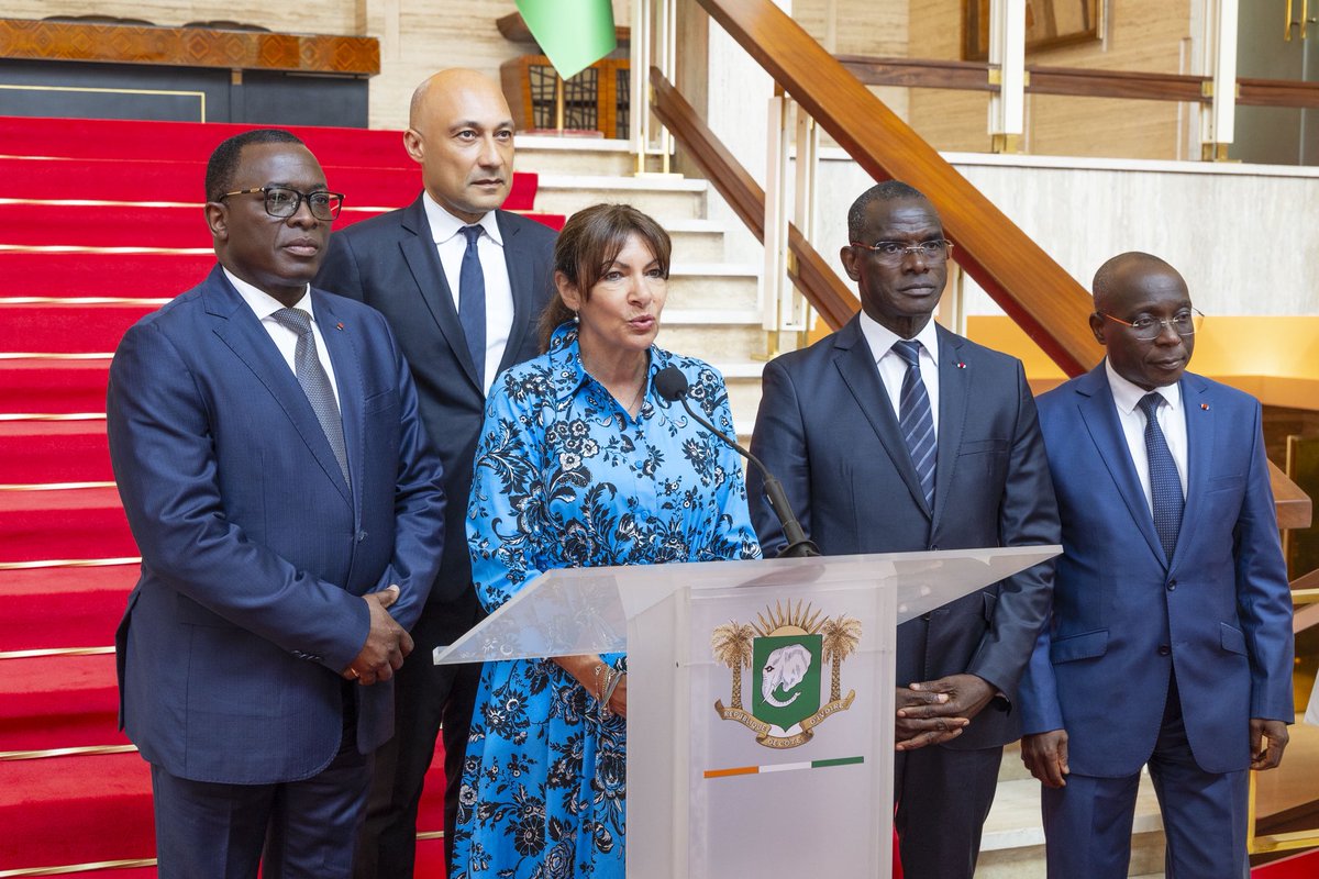 Presidenceci's tweet photo. Ce lundi, à l'issue d'un entretien avec le Président de la République, @AOuattara_PRCI, la Présidente de l’Association Internationale des Maires Francophones (AIMF), @Anne_Hidalgo, par ailleurs, Maire de #Paris, ⤵️ https://t.co/qqDFhgVAYr