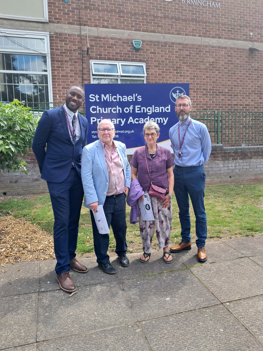stmichaelsb21's tweet image. It was our privilege to welcome Talk for Writing Royalty @Talk4Writing @PieCorbett and Julia Strong to St. Michael's today. A wonderful morning of inspiration! #WeAreStMikes