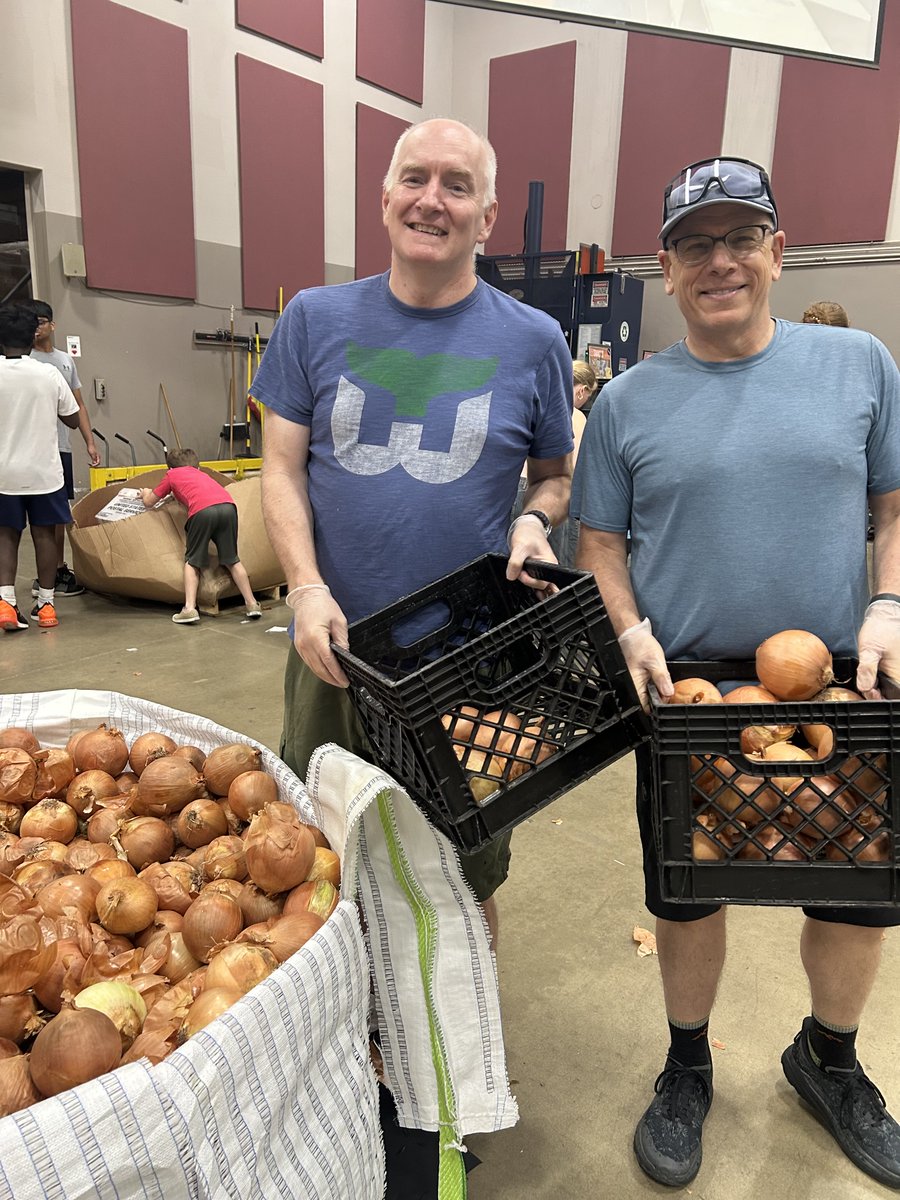WashUMedENT's tweet image. Over the weekend, the ENT faculty and their families came together to serve at the St. Louis Area Foodbank. From packing and peeling onions to sharing laughs, it was a powerful reminder that teamwork goes beyond the OR.