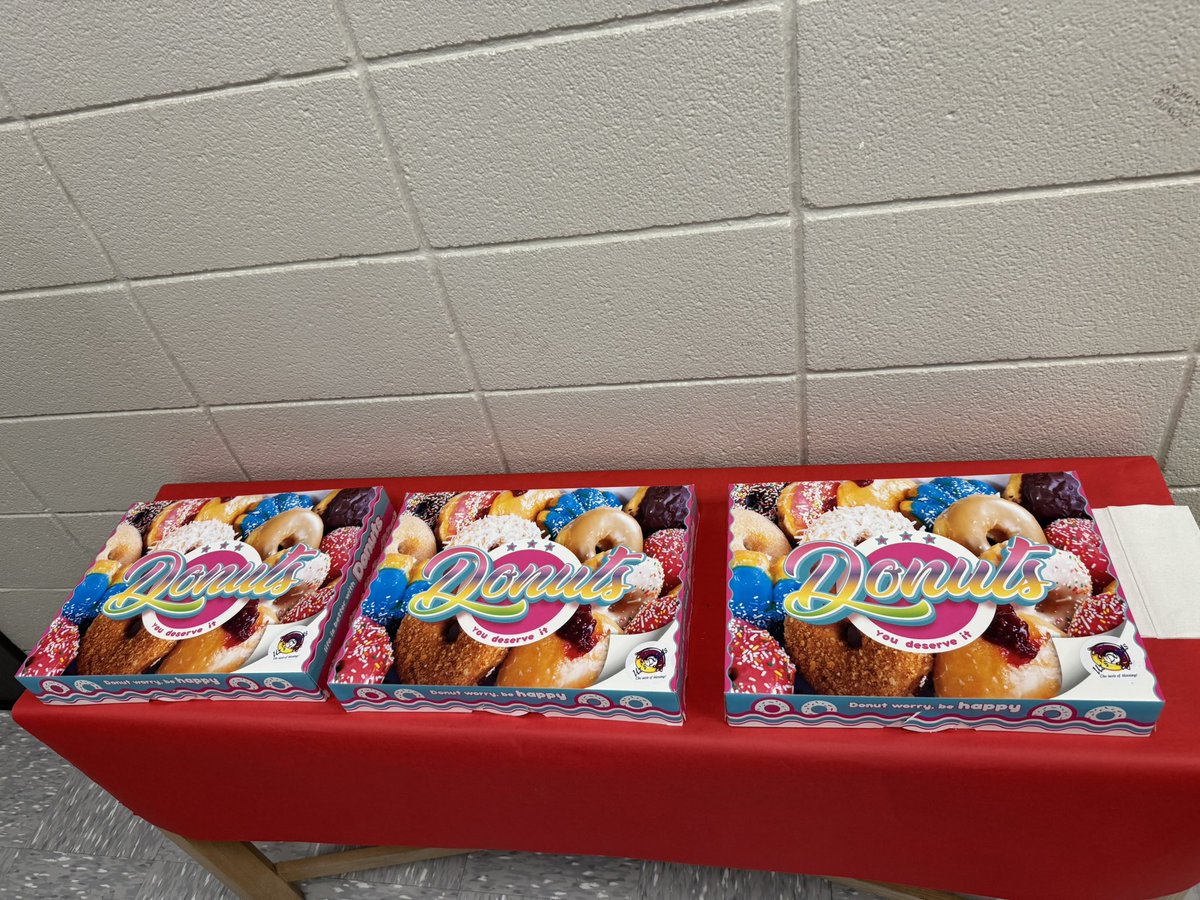 Drew_AISD's tweet photo. 🌞🍬 Exciting times at our summer school! We're brightening up the days for our amazing teachers with surprise treats! Thank you for all your hard work and dedication. You deserve these sweet moments! 🎉 #SummerSchool #TeacherAppreciation #RandomActsOfKindness https://t.co/KdbbzfNDWH