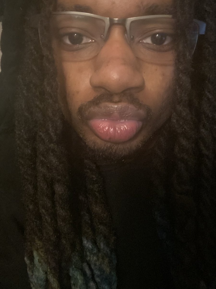 highIyfavored's tweet photo. 1st media w glasses https://t.co/ojmghutera