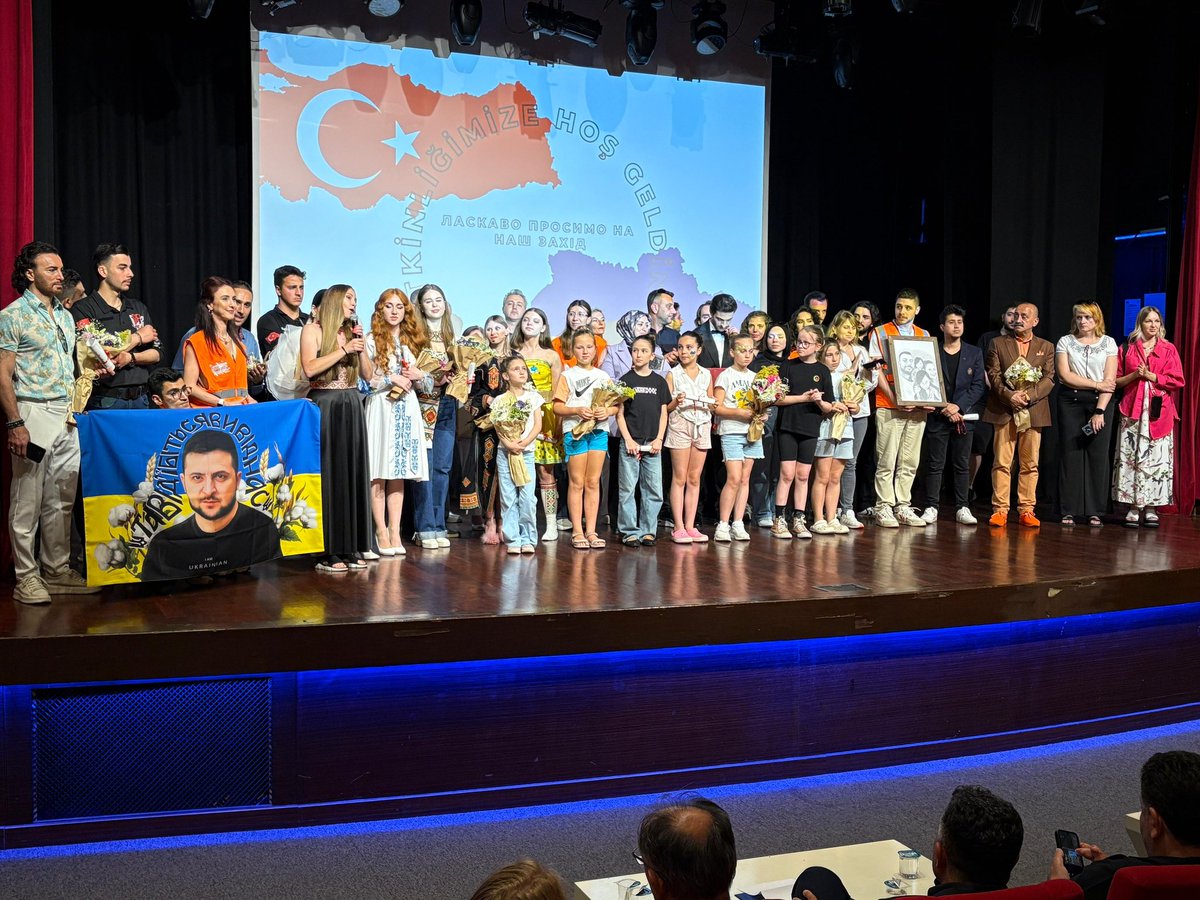 Ukrayna–Türkiye Dostluk Etkinliği

14 Haziran’daki konserde Ukraynalı ve Türk sanatçılar sahneyi paylaşarak dostluk mesajı verdi. Farazi 6Sıfır2 kısa filmi ise izleyenleri duygulandırdı. İstanbul, Ankara ve Konya’dan yoğun katılım oldu. Emeği geçen herkese teşekkürler 💎