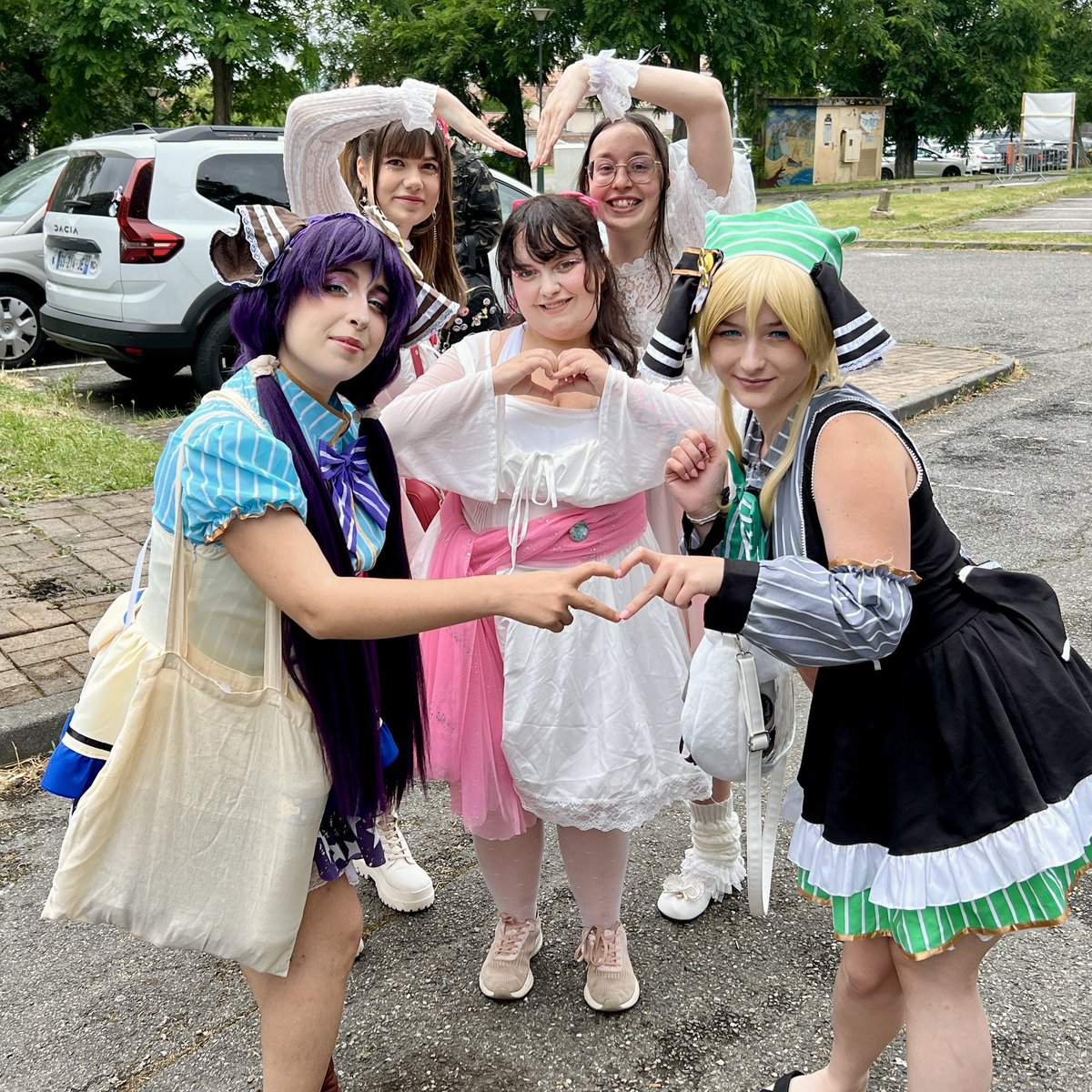 De belles rencontres ont été faites ce week-end 💖

➜ instagram.com/kiraidol_?igsh…

N’hésitez pas à aller regarder le travail de Kiraidol qui font du cosplay Love Live! en groupe 🫶🏻

#pinkyun #kiraidol #cosplay #idol #lovelive #海外アイドル