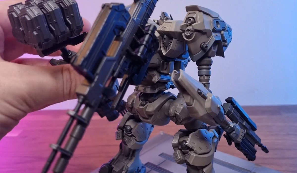 This is from my unboxing vid

Just me using TWO FINGERS to handle my 250e Collector Edition center piece.

But it is a developer i like, so that makes it ok.