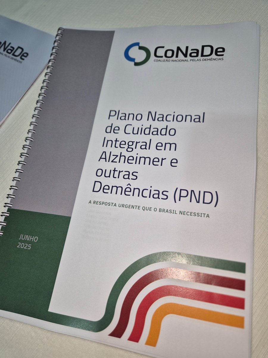 Apresento hj o <a href="/paulopaim/">Senador Paulo Paim</a> o projeto da Coalizao Nacional pelas Demências (CoNaDe) p o Plano Nacional de Demências do Brasil. 
Uma construção conjunta c Dra. Elaine Mateus, presidente da <a href="/febraz_br/">Federação Brasileira das Associações de Alzheimer</a>.
A sociedade civil está à disposição do <a href="/padilhando/">Alexandre Padilha</a> p darmos os primeiros passos!