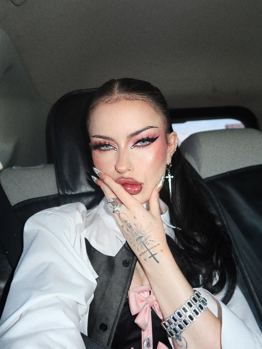 Emma Norton tweet media