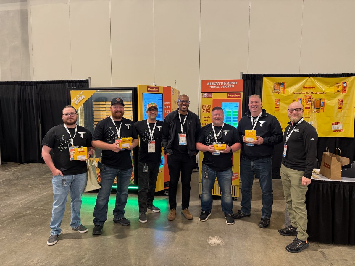 CannaCon 2025 wasn’t just a showcase, it was a shift.
We served hot meals, sparked big conversations, and debuted our 3-min pizza machine 🍕🔥

Thanks for the love, the questions, and the energy at Booth 316.
This is just the beginning.
 #Homechow #CannaCon2025 #FoodTech
