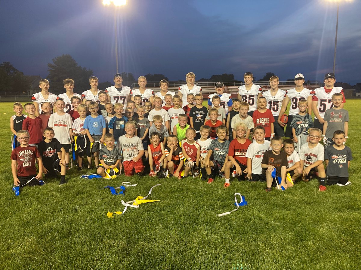 Really enjoyed working with our grades 1-3 at our youth football camp! 

All these young men worked hard, looking forward to coaching them under the lights in the future! #TakeIt
