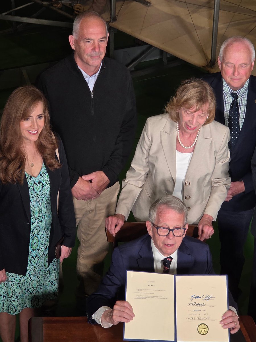 theresagavarone's tweet image. I grew up in the Dayton area and was so happy to be back ‘home’ last Friday at the Wright Brothers National Museum at Carillon Historical Park to celebrate SB 24 being signed into law! SB 24 designates the Wright Flyer III as the official plane of the State of Ohio. My father has…