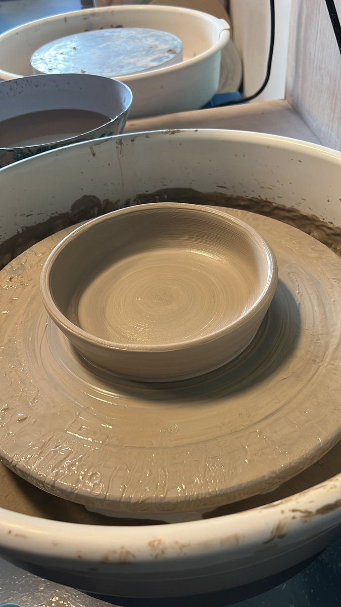 En nu nog heel van de schijf af krijgen… 😱 

Iets met bord vergeten 😫

#pottenbakkert